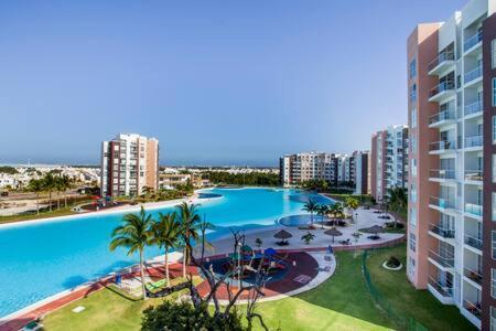 Departamento En Cancun Con 7 Albercas Tipo Playa Y Laguna Экстерьер фото